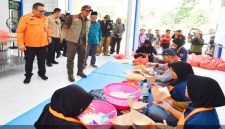 Kepala BNPB Suharyanto saat meninjau lokasi banjir di Pasuruan, Jumat (27/3/2026) (Foto Dok Ho/RadarBangsa.co.id)