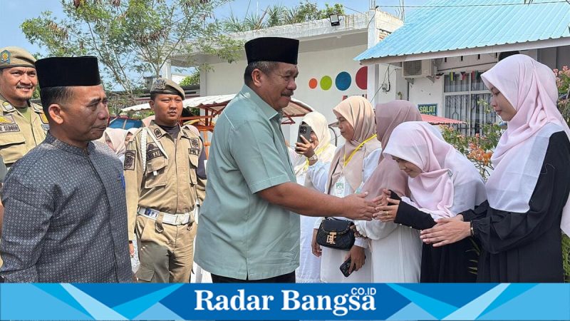 Bupati Asahan Taufik Zainal Abidin membuka Pesantren Kilat Ramadhan bagi pelajar SMP di Kisaran, Sabtu (7/3/2026). (Foto Dok Ho/RadarBangsa.co.id)