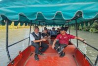Bupati Bangkalan Lukman Hakim meninjau potensi wisata Sungai Kramat di Desa Kramat, Jumat (13/3/2026). (Foto Dok Ho/RadarBangsa.co.id)