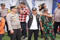 Bupati Bangkalan Lukman Hakim saat meninjau pos pengamanan arus mudik di Suramadu, Rabu (18/3/2026). (Foto Dok Ho/RadarBangsa.co.id)