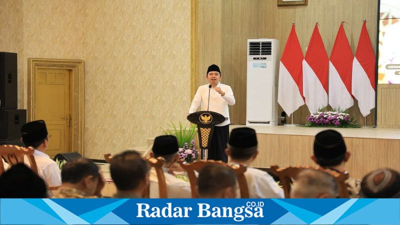 Bupati Jember Gus Fawait saat silaturahmi dan buka puasa bersama tokoh pemuda serta mahasiswa di Pendopo Wahyawibawagraha, Sabtu (7/3/2026). (Foto Dok Ho/RadarBangsa.co.id)