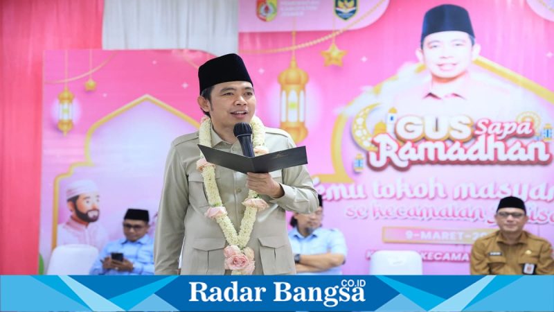 Bupati Jember Gus Fawait saat bertemu tokoh masyarakat di Kantor Kecamatan Kalisat, Senin (9/3/2026). (Foto Dok Ho/RadarBangsa.co.id)