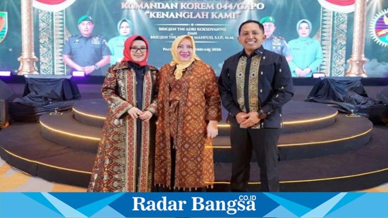 Bupati Musi Rawas Ratna Machmud menghadiri lepas sambut Danrem 044/Garuda Dempo di Palembang, Sabtu (28/2/2026). (Foto Dok Ho/RadarBangsa.co.id)