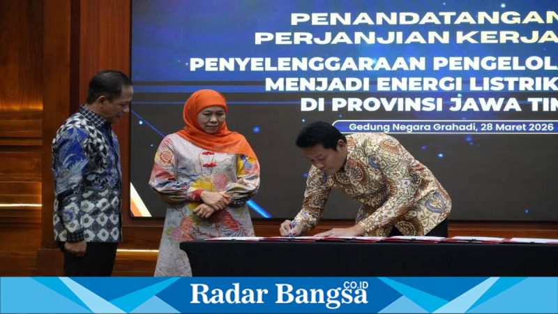 Bupati Sidoarjo Subandi bersama Gubernur Jatim dan Menteri LHK saat penandatanganan PKS, Sabtu (28/3/2026) (Foto Dok Ho/RadarBangsa.co.id)