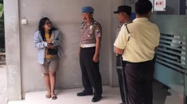 Petugas Polsek Tikung saat patroli objek vital di Lamongan, Senin (30/3/2026). (Foto Dok Ho/RadarBangsa.co.id)