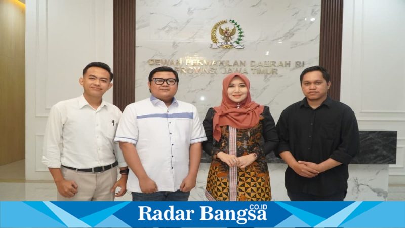 Anggota DPD RI Lia Istifhama berdialog dalam forum Suara Perempuan untuk Indonesia Lebih Setara di Surabaya, Minggu (8/3/2026). (Foto Dok Ho/RadarBangsa.co.id)