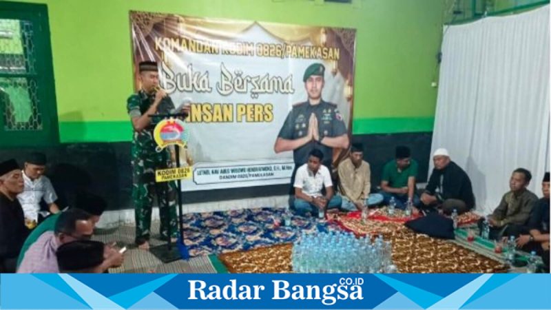 Dandim 0826/Pamekasan Letkol Kav Agus Wibowo Hendratmoko saat buka puasa bersama jurnalis di Makodim Pamekasan, Kamis (12 Maret 2026). (Foto Dok Ho/RadarBangsa.co.id)