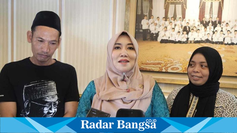 (Tengah) Lia Istifhama saat memberikan pernyataan Dies Natalis GMNI ke-72, Senin (23/3/2026). (Foto Dok Ho/RadarBangsa.co.id)
