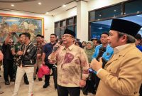 Bupati Jember Muhammad Fawait bersama ribuan mahasiswa saat menghadiri pertemuan beasiswa di Kantor Pemkab Jember, Sabtu (28/3/2026). (Foto Dok Ho/RadarBangsa.co.id) 