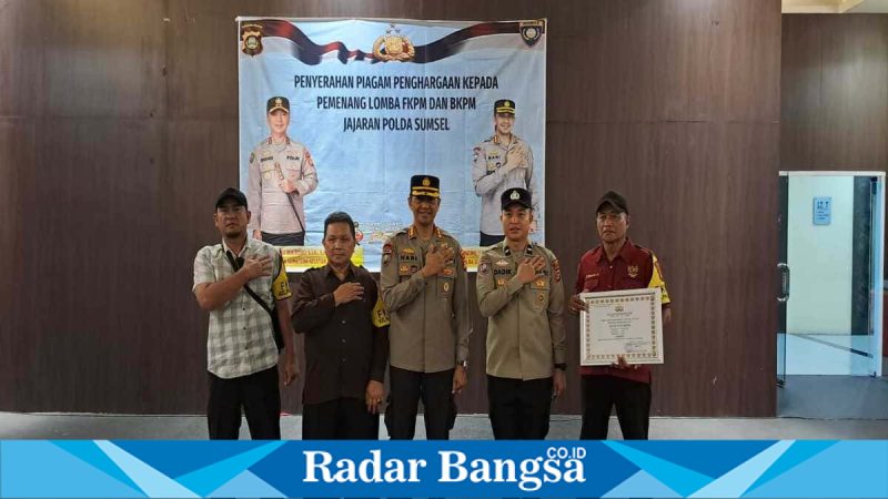 Kasat Binmas Polres Lahat menghadiri penyerahan penghargaan FKPM Pasar Lama oleh Dirbinmas Polda Sumsel, Rabu (11/3/2026). (Foto Dok Ho/RadarBangsa.co.id)
