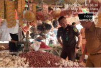 Tim Disperindagkop Muratara bersama Kejari Lubuklinggau saat monitoring harga bapokting di Pasar Lawang Agung, Selasa (3/3/2026). (Foto Dok Ho/RadarBangsa.co.id)