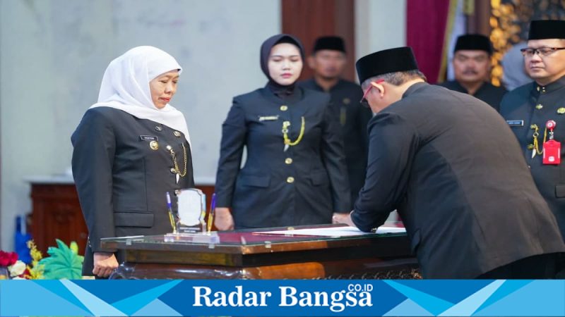 Gubernur Khofifah melantik 128 kepala sekolah di Grahadi Surabaya, Rabu (25/3) (Foto Dok Ho/RadarBangsa.co.id)