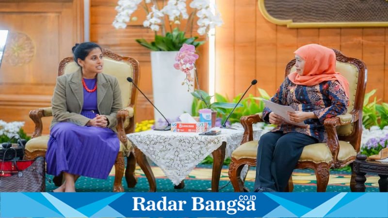 Gubernur Jatim Khofifah menerima audiensi Swaniti Initiative di Gedung Negara Grahadi Surabaya, Rabu (4/3). (Foto Dok Ho/RadarBangsa.co.id)