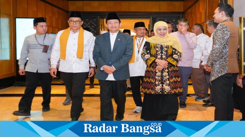 Gubernur Jawa Timur Khofifah Indar Parawansa bersama Menteri Agama Nasaruddin Umar menghadiri buka puasa bersama DPD REI Jatim di Surabaya, Jumat (6/3). (Foto Dok Ho/RadarBangsa.co.id)