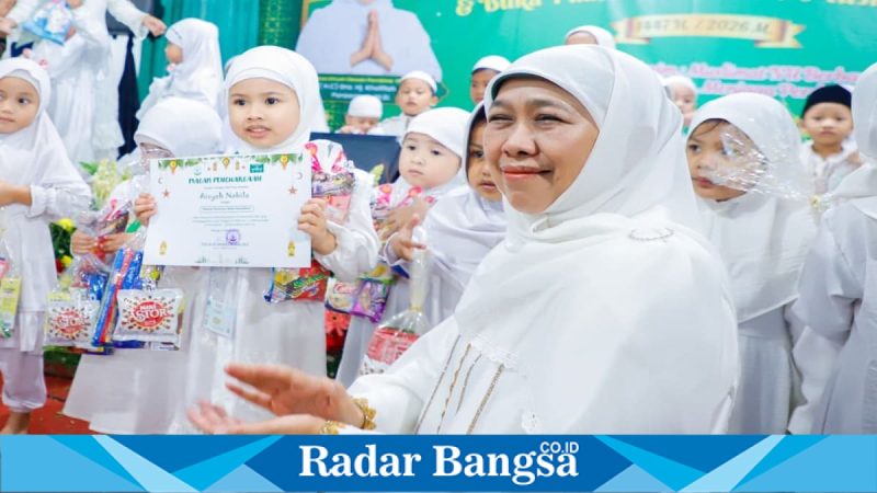 Khofifah Indar Parawansa menghadiri peringatan Nuzulul Qur’an dan penutupan Pesantren Ramadhan Anak di Jakarta, Sabtu (7/3).(Foto Dok Ho/RadarBangsa.co.id)