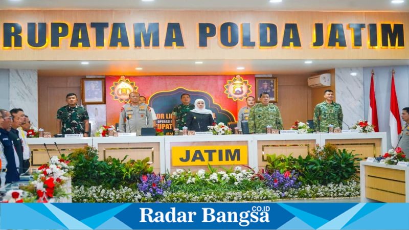 Gubernur Jatim Khofifah Indar Parawansa saat Rakor Operasi Ketupat Semeru 2026 di Polda Jatim, Senin (9/3/2026). (Foto Dok Ho/RadarBangsa.co.id)