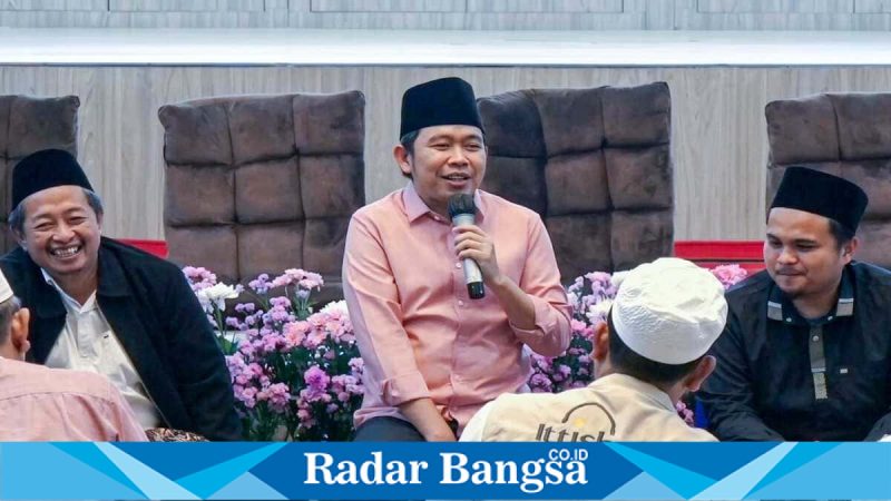 Bupati Jember Gus Fawait saat silaturahmi dan sahur bersama tokoh pesantren di Pendopo Wahyawibawagraha, Minggu (15/3/2026). (Foto Dok Ho/RadarBangsa.co.id)