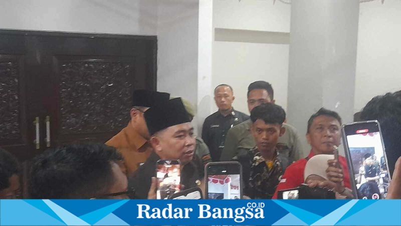 Bupati Jember Gus Fawait beri pernyataan soal harga BBM, Selasa (31/3/2026). (Foto Dok Ho/RadarBangsa.co.id)