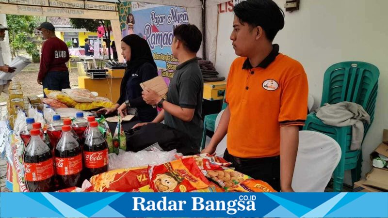 Suasana pasar murah Safari Ramadan Pemkab Jember di Desa Sumberjeruk, Kecamatan Kalisat, Senin (9/3/2026). (Foto Dok Ho/RadarBangsa.co.id)