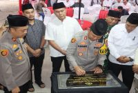 Kapolres Lahat AKBP Novi Edyanto meresmikan renovasi Masjid Amanah dan TK-TPA Muhammad Hasan di Merapi Barat, Jumat (13/3/2026). (Foto Dok Ho/RadarBangsa.co.id)