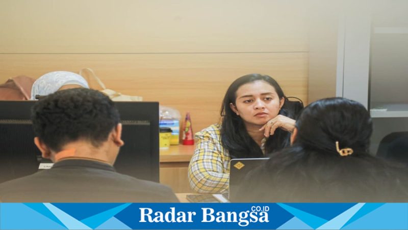 Aktivitas Posko THR Kemnaker yang melayani konsultasi pekerja terkait pembayaran THR, Jumat (13/3/2026). (Foto Dok Ho/RadarBangsa.co.id)