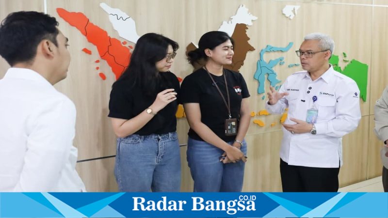 Pencari kerja mengikuti walk-in interview yang difasilitasi Kemnaker di Gedung Pusat Pasar Kerja Jakarta, Rabu (4/3/2026). (Foto Dok Ho/RadarBangsa.co.id)