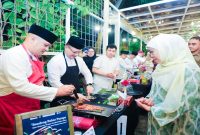 Gubernur Jatim Khofifah dan Wagub Emil saat qiyamul lail di Grahadi Surabaya, Kamis (19/3) dini hari (Foto Dok Ho/RadarBangsa.co.id)