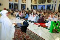 Suasana Qiyamul Lail bersama Gubernur Khofifah di Masjid Al Akbar Surabaya, Selasa (17/3) (Foto Dok Ho/RadarBangsa.co.id)