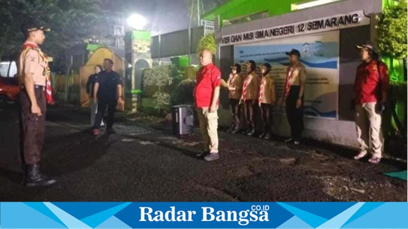 Relawan dan organisasi masyarakat membuka Posko Mudik Lebaran 2026 di SMAN 12 Semarang, Selasa (10/3/2026). (Foto Dok Ho/RadarBangsa.co.id)