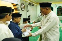 Prajurit Korem 162/Wira Bhakti mengikuti peringatan Nuzulul Qur’an di Masjid As-Syuhada Mataram, Sabtu (7/3/2026). (Foto Dok Ho/RadarBangsa.co.id)