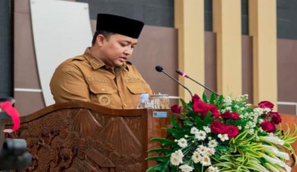 Bupati Pasuruan Rusdi Sutejo saat menyampaikan LKPJ 2025 di rapat paripurna DPRD Pasuruan