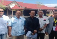 Fauzan Adima didampingi kuasa hukum saat melapor di Polres Sampang, Senin (17/3/2026). (Foto Dok Ho/RadarBangsa.co.id)