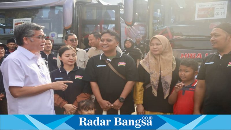 Menaker Yassierli melepas mudik bersama Warmindo di Bekasi, Rabu (18/3/2026) (Foto Dok Ho/RadarBangsa.co.id)