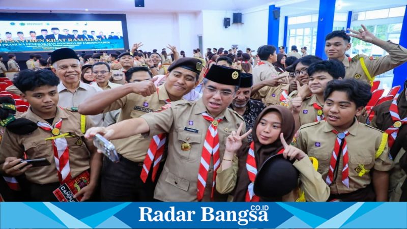 Menaker Yassierli menutup kegiatan Sanlat Ramadan Pramuka di BBPVP Bekasi, Minggu (8/3/2026). (Foto Dok Ho/RadarBangsa.co.id)