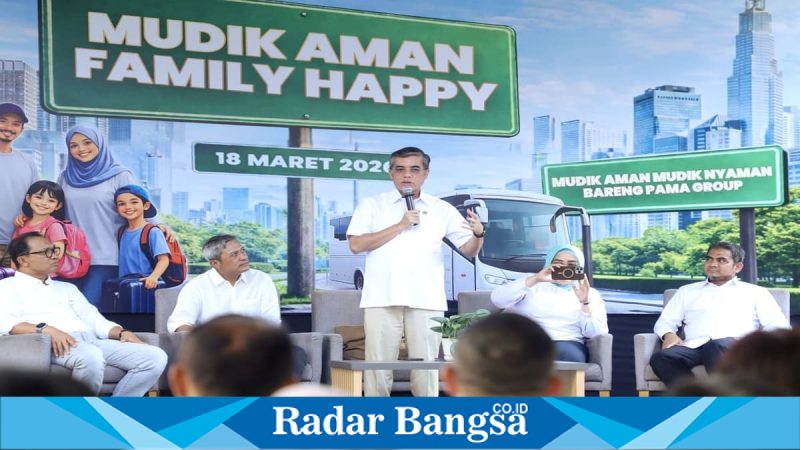 Menaker Yassierli saat melepas program mudik gratis pekerja di Jakarta Timur, Rabu (18/3/2026) (Foto Dok Ho/RadarBangsa.co.id)