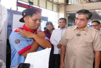 Menaker Yassierli meninjau Posko Peduli K3 Mudik Aman di Terminal Terpadu Pulo Gebang, Jakarta, Senin (16/3/2026). (Foto Dok Ho/RadarBangsa.co.id)