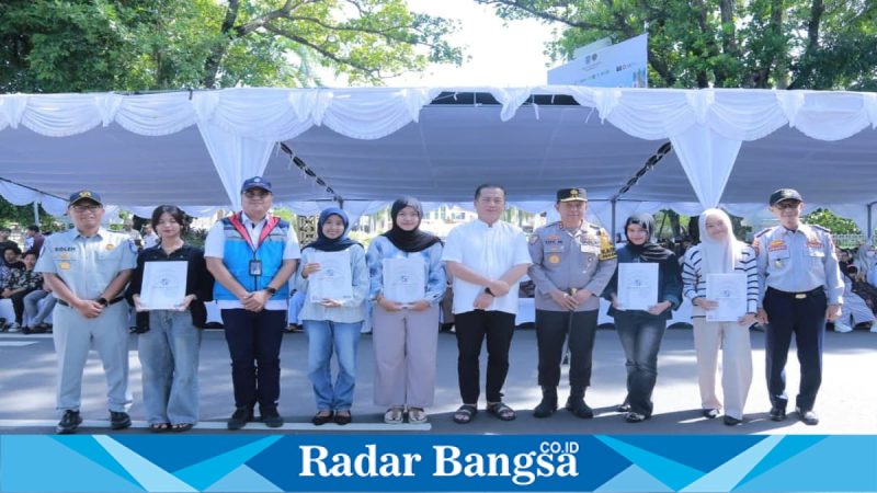 Kapolda NTB bersama Gubernur NTB saat pelepasan program Mudik Gratis di Pendopo Kantor Gubernur NTB, Sabtu (14/03/2026). (Foto Dok Ho/RadarBangsa.co.id)