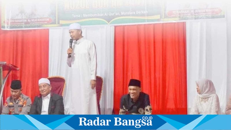 Wakil Bupati Muratara H. Junius Wahyudi menghadiri peringatan Nuzulul Qur’an dan santunan anak yatim di Masjid Syuhada, Desa Lawang Agung, Jumat (6/3/2026). (Foto Dok Ho/RadarBangsa.co.id)