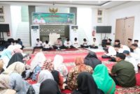 Bupati Musi Rawas Utara Devi Suhartoni memimpin Pengajian Ramadhan ASN di Kantor Bupati, Jumat (27/2/2026). (Foto Dok Ho/RadarBangsa.co.id)