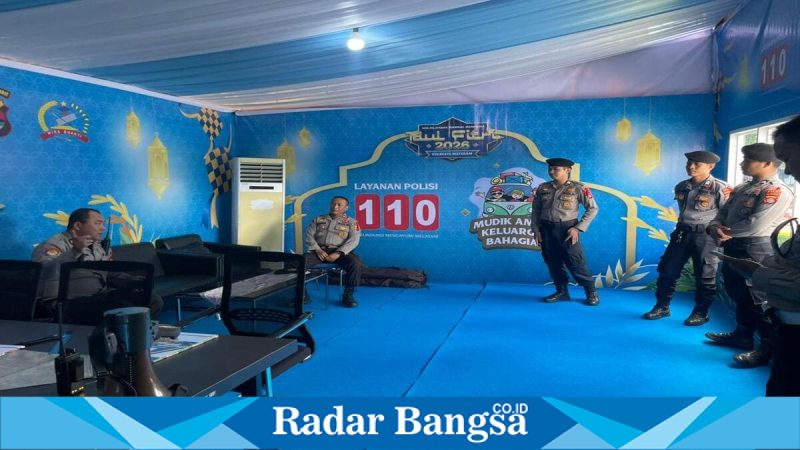 Petugas Polda NTB melakukan pengecekan keamanan di Terminal Mandalika Mataram, Jumat (13/03/2026). (Foto Dok Ho/RadarBangsa.co.id)