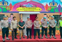 Personel Polres Pasuruan bersiaga di pos pengamanan Operasi Ketupat Semeru 2026 untuk melayani pemudik, Minggu (15/3/2026). (Foto Dok Ho/RadarBangsa.co.id)