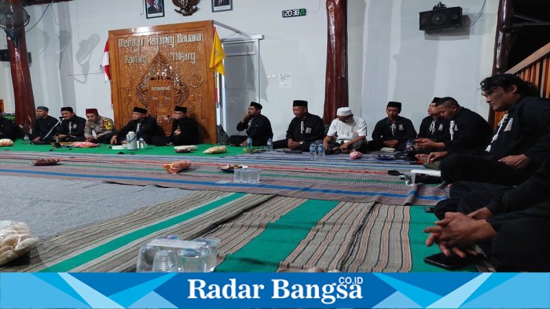 Pengurus PSHT Cabang Lamongan dan anggota Ranting Tikung mengikuti Safari Ramadhan. Rabu, 4 Maret 2026 (Foto Dok Ho/RadarBangsa.co.id)