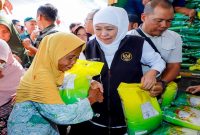 Ratusan warga memadati Pasar Murah di halaman selatan GOR Bung Karno Nganjuk, Senin (9/3/2026). (Foto Dok Ho/RadarBangsa.co.id)