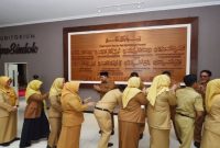 Bupati Pasuruan Rusdi Sutejo memimpin apel bersama dan halal bihalal ASN, Senin (30/3/2026) (Foto Dok Ho/RadarBangsa.co.id)