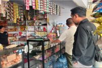 Petugas Satpol PP Kabupaten Pasuruan bersama Bea Cukai menyita ribuan batang rokok tanpa cukai di Kecamatan Rembang, Jumat (27/2/2026). (Foto Dok Ho/RadarBangsa.co.id)