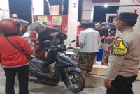 Personel Polsek Tikung melakukan patroli obyek vital di Kecamatan Tikung, Lamongan, Selasa (10/3/2026) malam. (Foto Dok Ho/RadarBangsa.co.id)