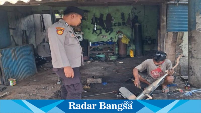 Petugas Polsek Tikung melakukan patroli objek vital di wilayah Kecamatan Tikung, Senin (16/3/2026). (Foto Dok Ho/RadarBangsa.co.id)