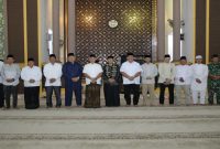 Bupati Asahan Taufik Zainal Abidin menghadiri peringatan malam Nuzulul Qur’an 1447 H di Masjid Agung H. Achmad Bakrie Kisaran, Jumat (6/3/2026). (Foto Dok Ho/RadarBangsa.co.id)