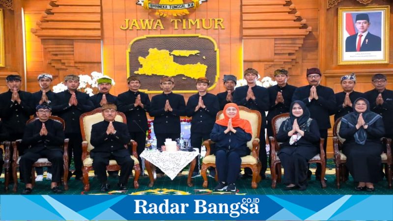 Pertemuan Gubernur Jatim dengan perwakilan Suku Tengger di Grahadi, Kamis (26/3/2026) (Foto Dok Ho/RadarBangsa.co.id)