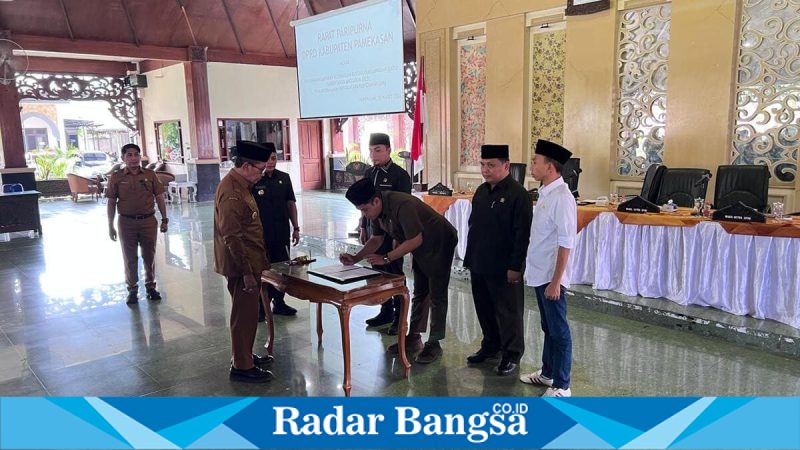 Bupati Pamekasan menyerahkan LKPJ 2025 di DPRD Pamekasan, Selasa (31/3/2026)  (Foto Dok Ho/RadarBangsa.co.id)